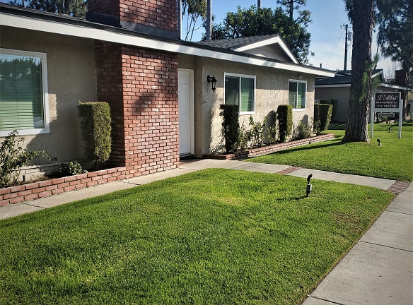 Knott Village Apartments - Anaheim, CA