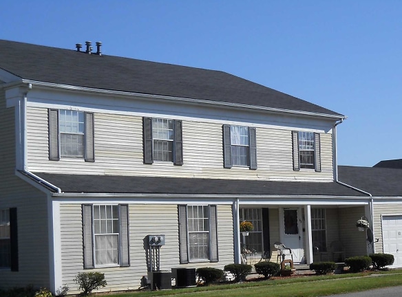 Colonial Meadows Townhouses Apartments - Elyria, OH