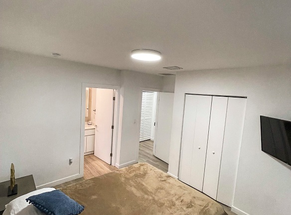 Room For Rent - Miami, FL