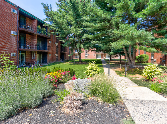 The Crossings At Elmwood Apartments - Woodlyn, PA