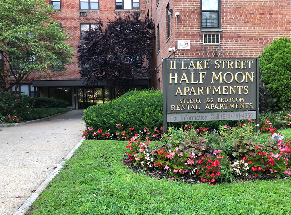 Half Moon Apartments - White Plains, NY
