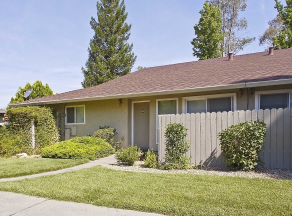 Hilltop Garden - Redding California Apartments - Redding, CA