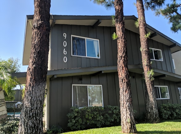 Oak Tree Apartments - Downey, CA