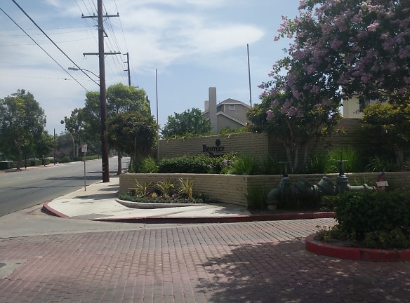 Bentley Parke Apartments - Santa Ana, CA