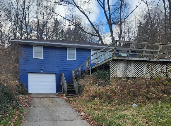 1576 Overlook Dr - Akron, OH