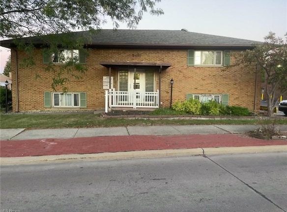 5451 Broadview Rd 4 Apartments - Parma, OH