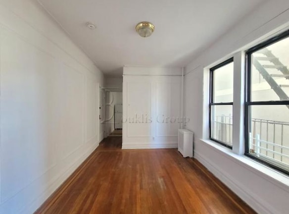 25-54 38th St - Queens, NY