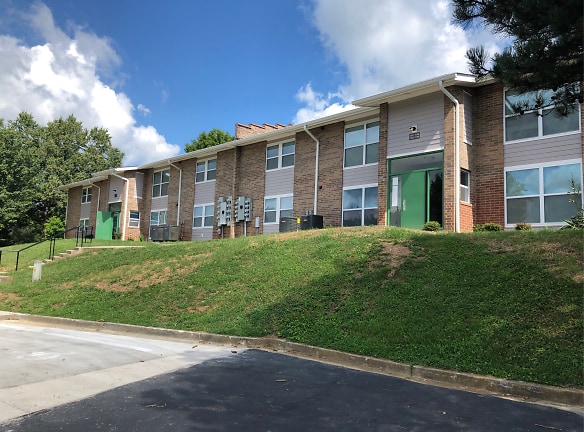 Country Club Crossing Apartments - Marion, VA