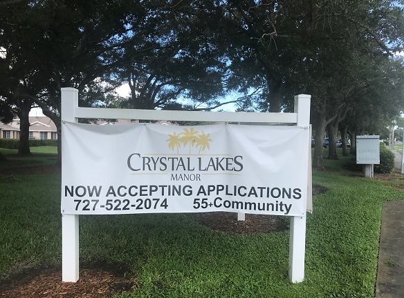 Crystal Lakes Manor Apartments - Pinellas Park, FL