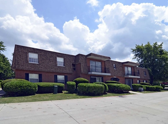 Jamestown Village Apartments - North Olmsted, OH