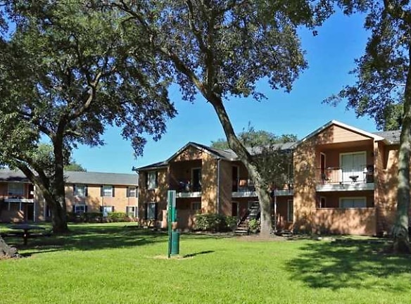 River Oaks Apartment Homes - Sweeny, TX