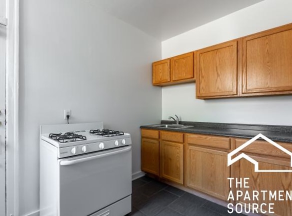 6806 N Wolcott Ave - Chicago, IL