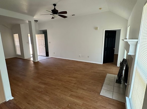 8016 Adcock Ct - Fort Worth, TX