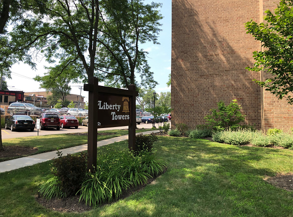 Liberty Towers Apartments - Libertyville, IL