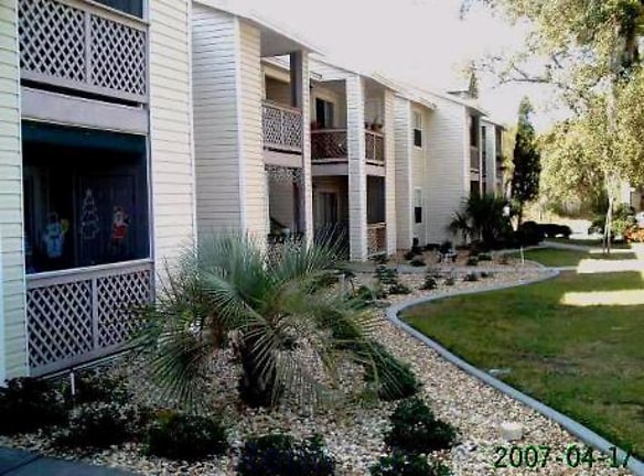 Glen Oaks Apartments - Spring Hill, FL