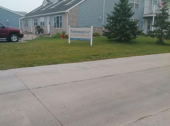 Charleswood Townhomes Apartments - West Fargo, ND