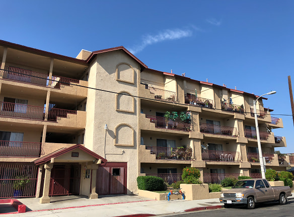Villa Del Encanto Apartments - Santa Ana, CA
