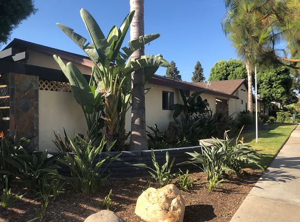 Rancho Sierra Vista Apartments - Tustin, CA