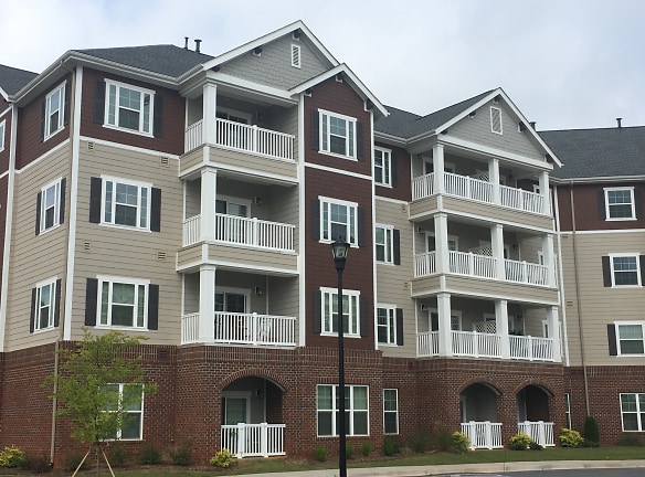 The Crossings At Five Forks Apartments - Simpsonville, SC