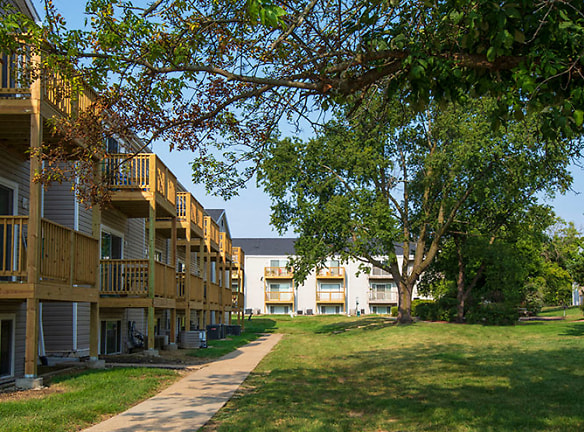 Westpointe Apartments And Townhomes - Urbandale, IA