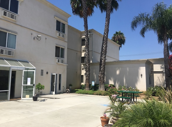 Beachview Villas Apartments - Huntington Beach, CA