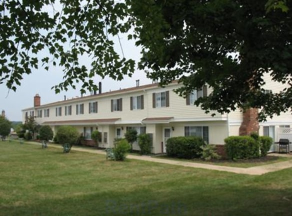 Huntington Hills Condominiums And Apartments - Stow, OH