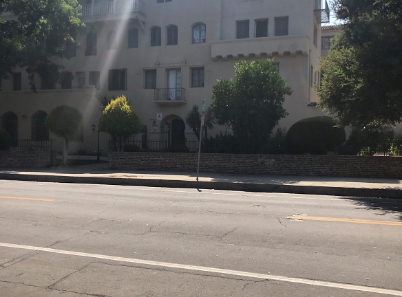 Villa Raymond Apartments - Pasadena, CA