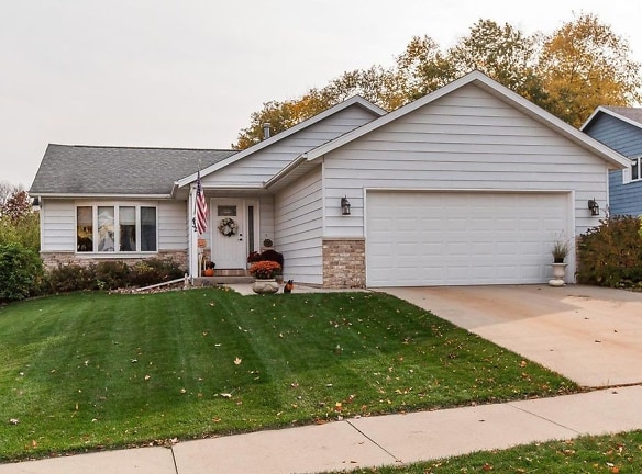 432 43rd Ave NW - Rochester, MN