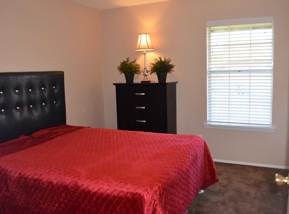Brownstone Apartment Homes - Terrell, TX