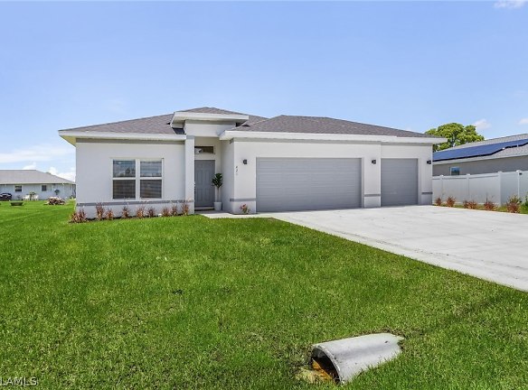 421 NW 1st St - Cape Coral, FL
