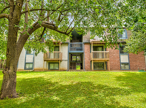 Hampton Court 9715 E 35th Ter S Independence MO Apartments for