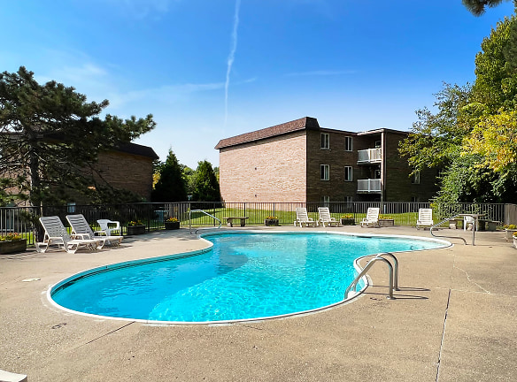 Crestbrook Apartments - Crescent Springs, KY