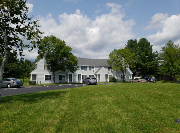 Brook Farm Village Condo Rentals Apartments - Rochester, NH