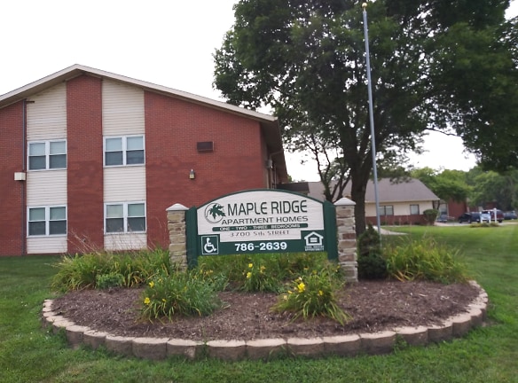 Maple Ridge Apartments - Rock Island, IL