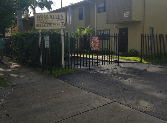 Russ Allen Apartments - Hialeah, FL