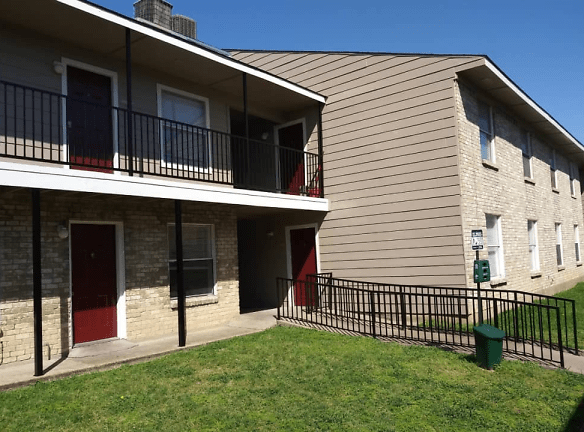 Oakwood Place Apartment Homes - Dallas, TX