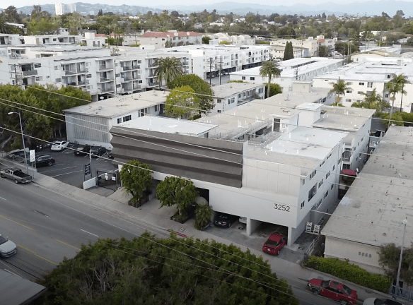 3252 Overland Ave - Los Angeles, CA