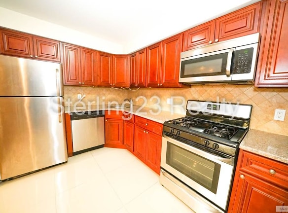 31-13 23rd St unit 2F - Queens, NY
