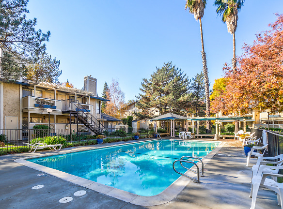 Ridgewood Apartments - Woodland, CA