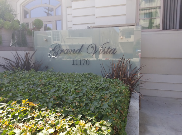 Grand Vista Apartments - North Hollywood, CA