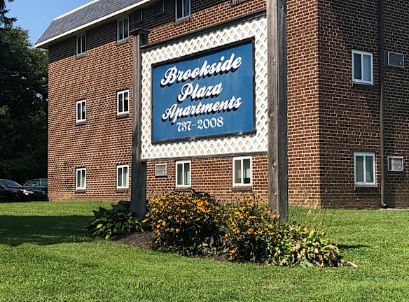 Brookside Plaza Apartments 885 Marrows Rd Newark DE Apartments for
