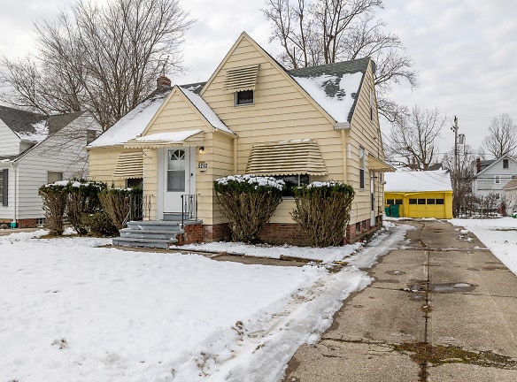 5212 Catherine St - Maple Heights, OH
