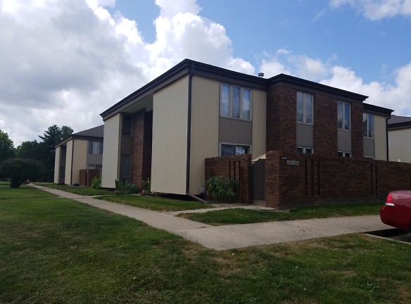 Westchester Townhouses Apartments - Springfield, IL