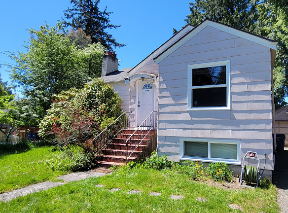 10541 Phinney Ave N unit A - Seattle, WA