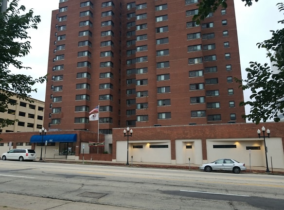 Glen Oak Towers Apartments - Peoria, IL
