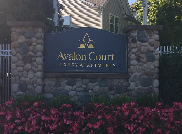 Avalon Court Apartments - Melville, NY