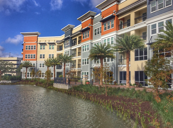 Grady Square Westshore Apartment - Tampa, FL