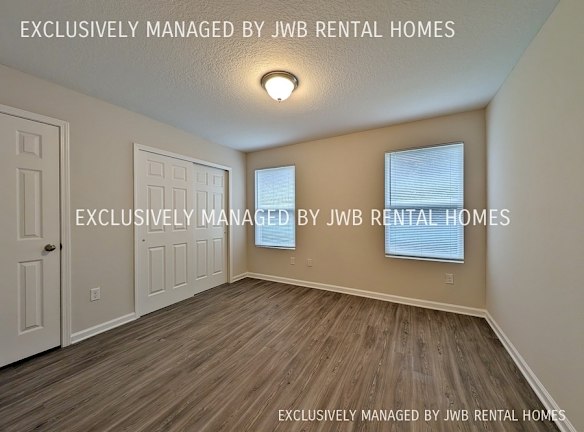 1528 24th St W - Jacksonville, FL