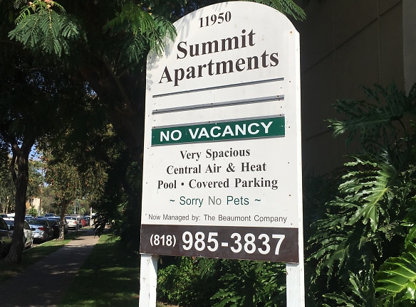 Summit Apartments - Valley Village, CA