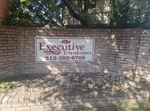 Executive Townhomes Apartments - San Marcos, TX